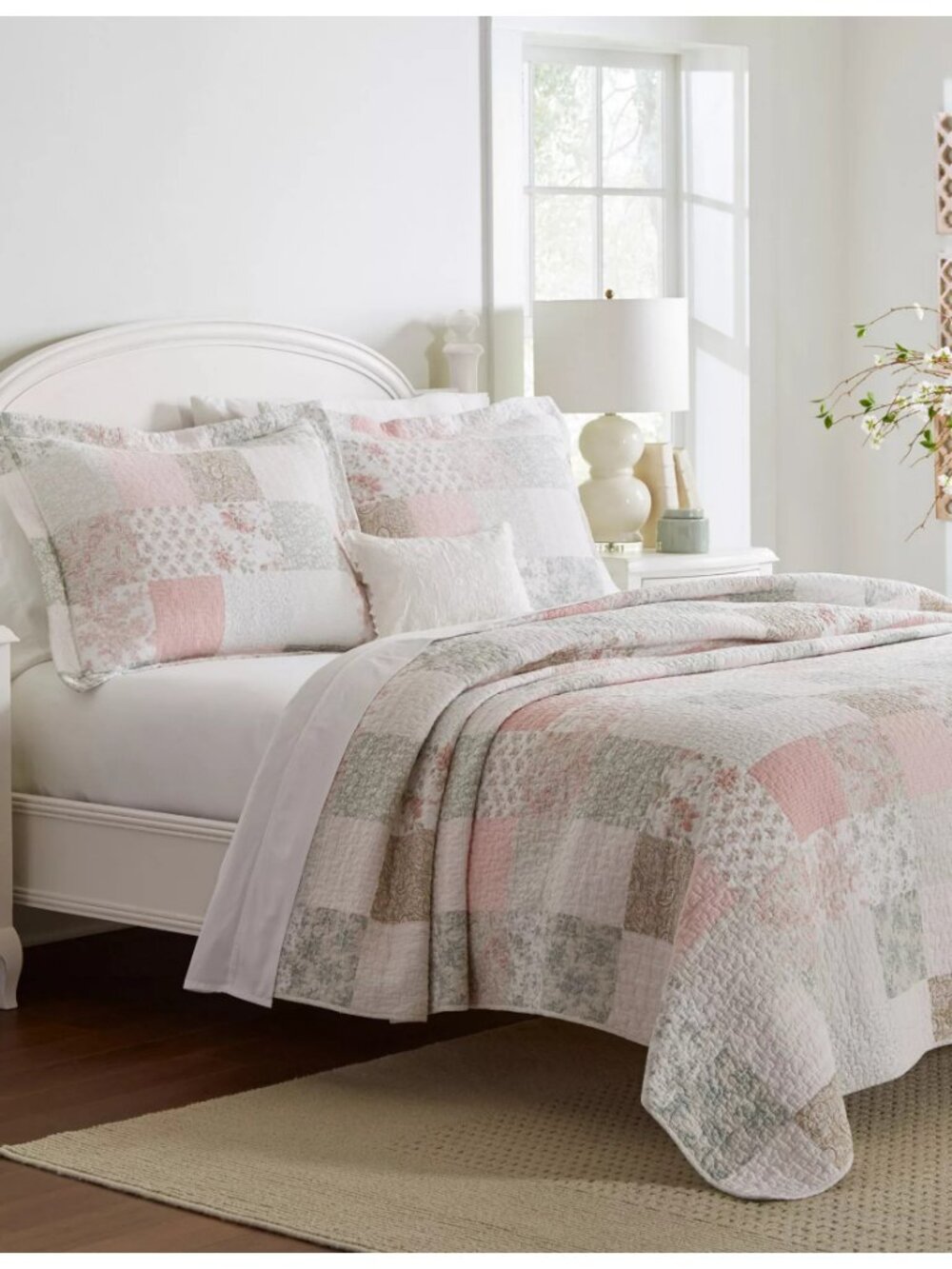 ✨ Laura Ashley Celina Patchwork Cotton Reversible Quilt Queen NWT